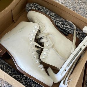 Riedell Figure Skates Model 112